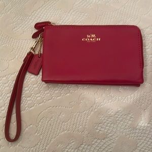 Coach Smooth Leather Double Corner Zip Wristlet NWT  never used F64581